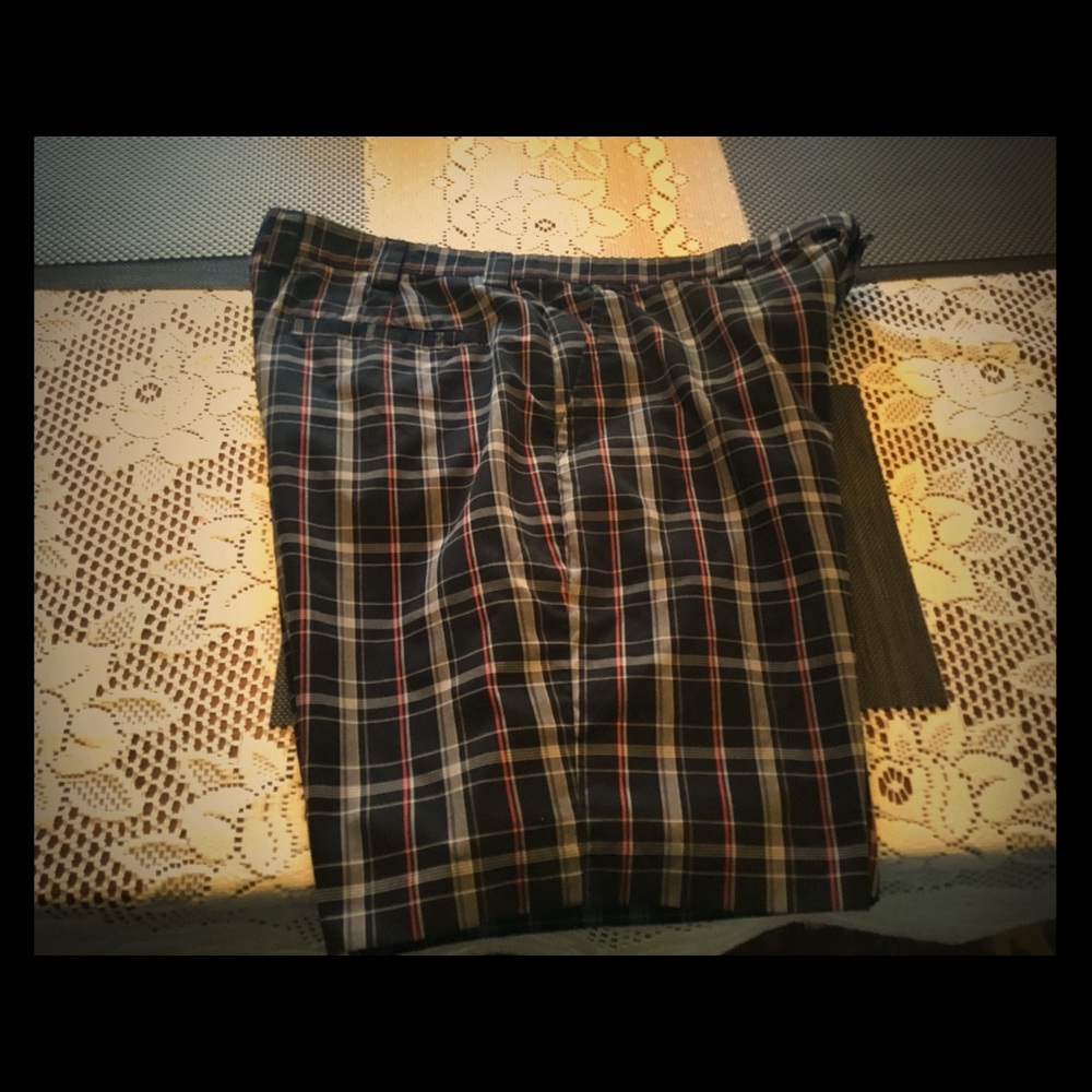 Izod plaid shorts